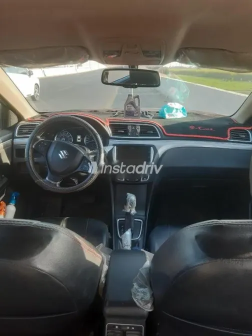 سوزوكى سياز 2022 أبيض مستعملة للبيع - 5