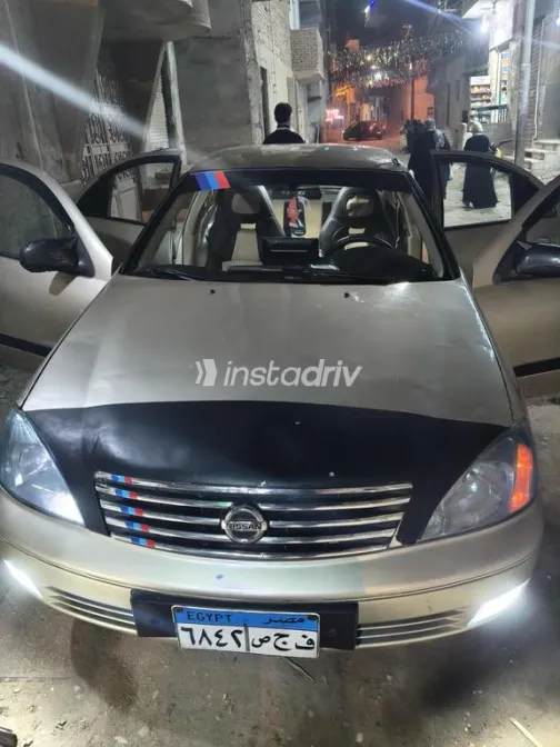 نيسان صنى 2009 ذهبي مستعملة للبيع - 1