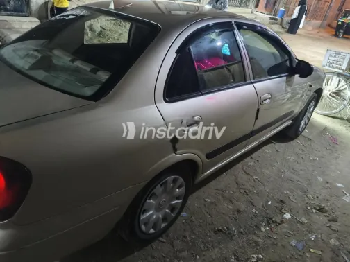 نيسان صنى 2009 ذهبي مستعملة للبيع - 4