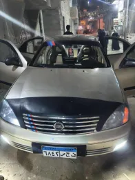 نيسان صنى 2009 ذهبي مستعملة للبيع