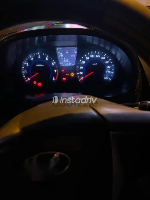 هيونداي اكسنت 2012 أبيض مستعملة للبيع - 4