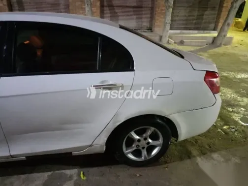 جيلي امجراند 2013 أبيض مستعملة للبيع - 1