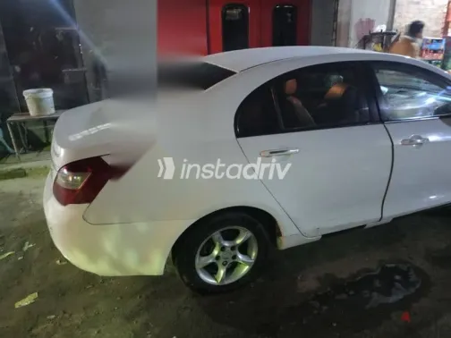 جيلي امجراند 2013 أبيض مستعملة للبيع - 3