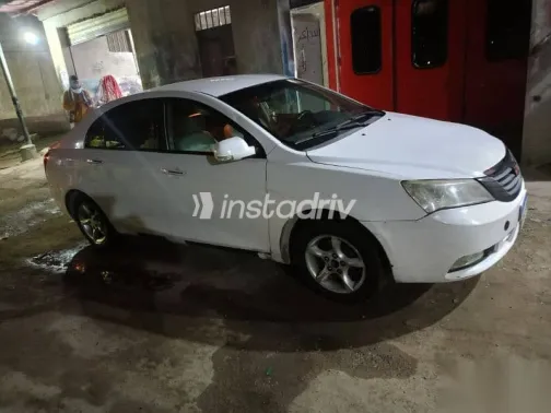 جيلي امجراند 2013 أبيض مستعملة للبيع - 4