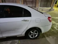 جيلي امجراند 2013 أبيض مستعملة للبيع