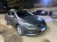 اوبل أسترا 2019 رمادي مستعملة للبيع