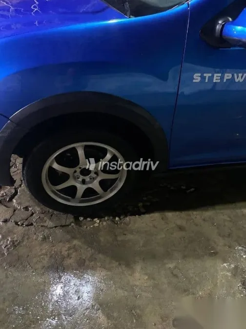 رينو سانديرو 2016 أزرق غامق مستعملة للبيع - 1