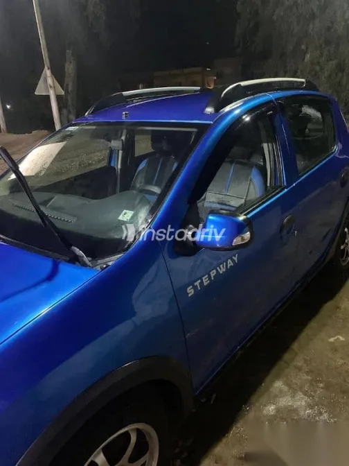 رينو سانديرو 2016 أزرق غامق مستعملة للبيع - 2