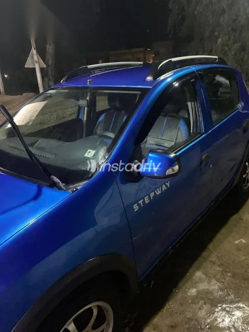 رينو سانديرو 2016 أزرق غامق مستعملة للبيع - 5