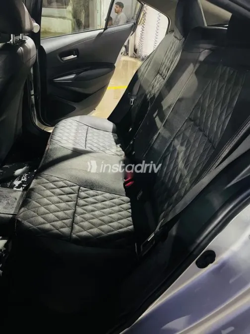 تويوتا كورولا 2020 أبيض مستعملة للبيع - 4