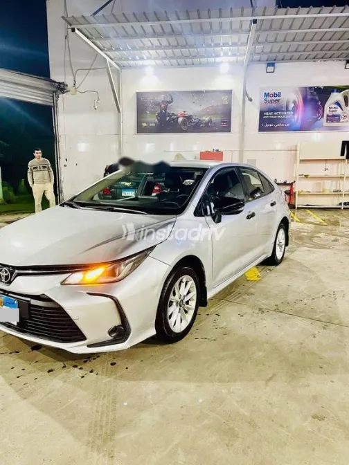 تويوتا كورولا 2020 أبيض مستعملة للبيع - 5