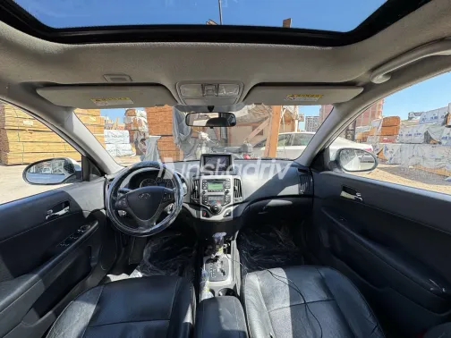 هيونداي I30 2008 أبيض مستعملة للبيع - 8