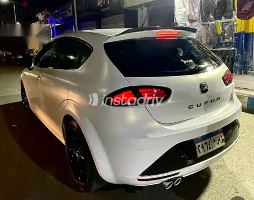 سيات ليون 2012 أبيض مستعملة للبيع - 1