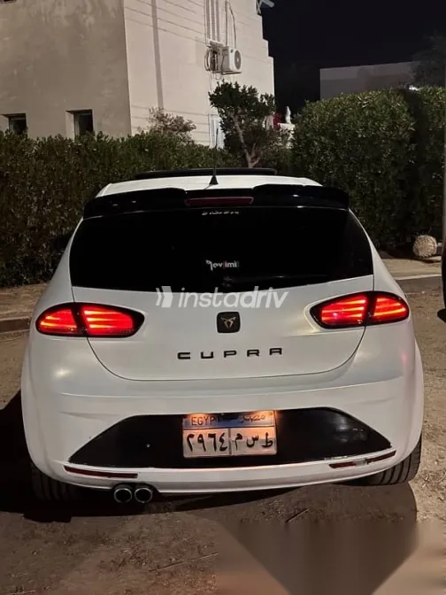 سيات ليون 2012 أبيض مستعملة للبيع - 2