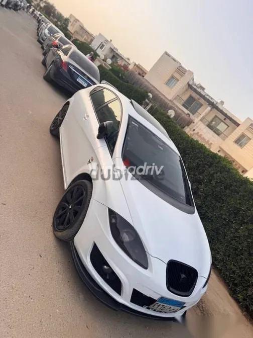 سيات ليون 2012 أبيض مستعملة للبيع - 4