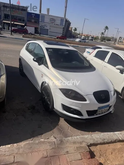 سيات ليون 2012 أبيض مستعملة للبيع - 8