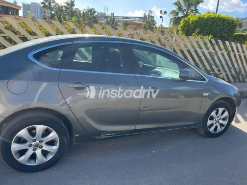 اوبل أسترا 2020 رمادي غامق مستعملة للبيع - 2