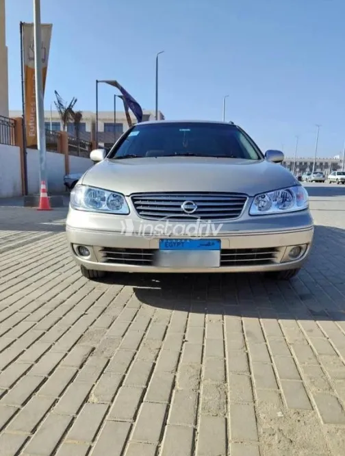 نيسان صنى 2009 ذهبي مستعملة للبيع - 1