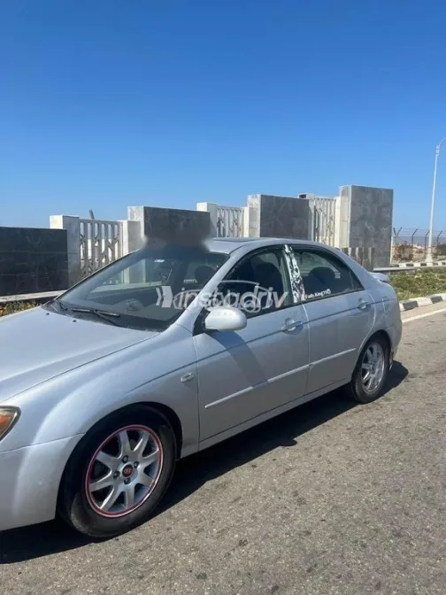 كيا سيراتو 2004 فضي مستعملة للبيع - 1