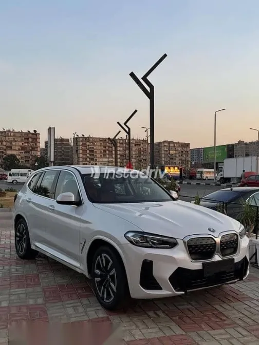 بي ام دبليو IX3 2025 أبيض جديدة للبيع - 2