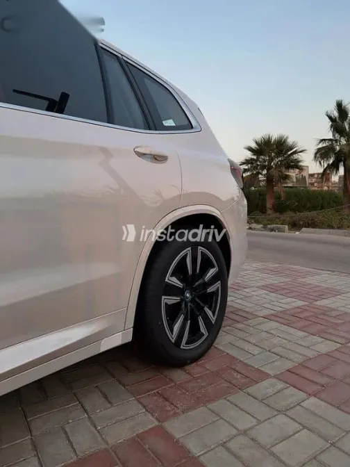 بي ام دبليو IX3 2025 أبيض جديدة للبيع - 4