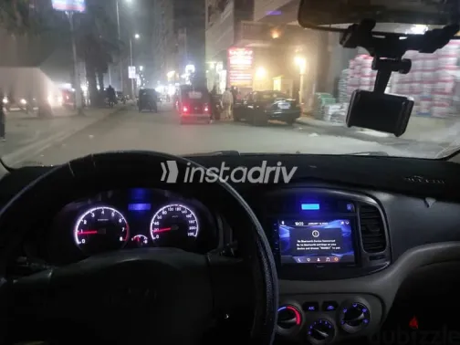 هيونداي اكسنت 2010 أزرق غامق مستعملة للبيع - 2