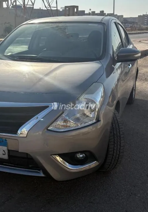 نيسان صنى 2023 أبيض مستعملة للبيع - 3