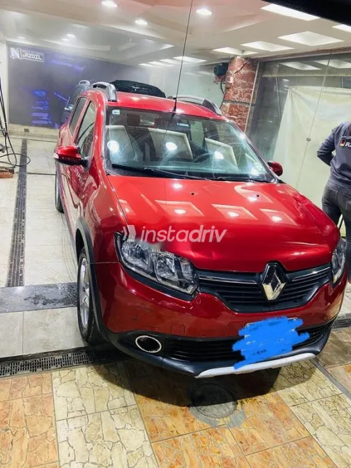 رينو سانديرو  ( ستيب  واى ) 2015 أحمر غامق مستعملة للبيع - 1