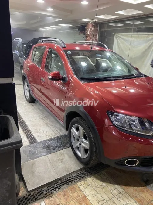 رينو سانديرو  ( ستيب  واى ) 2015 أحمر غامق مستعملة للبيع - 2