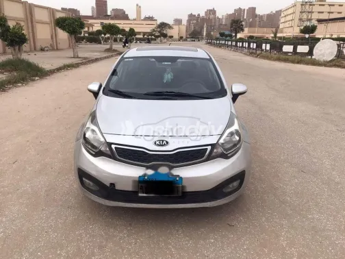 كيا ريو 2015 فضي مستعملة للبيع - 1