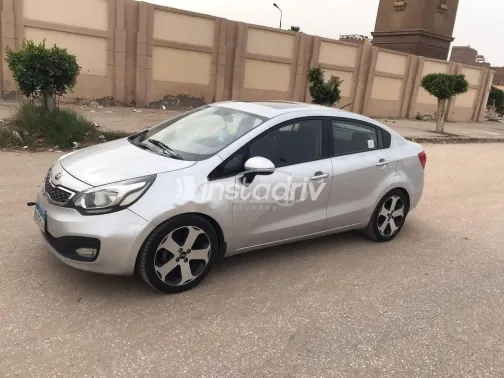 كيا ريو 2015 فضي مستعملة للبيع - 2