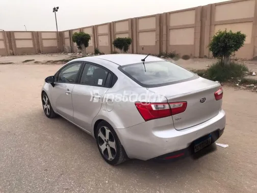 كيا ريو 2015 فضي مستعملة للبيع - 5