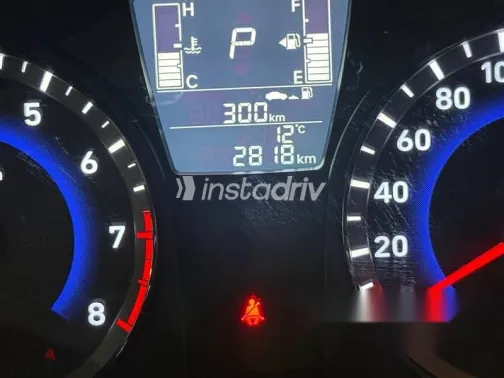 هيونداي اكسنت 2025 فضي مستعملة للبيع - 4