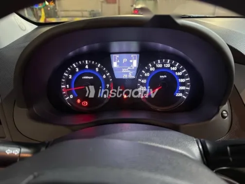 هيونداي اكسنت 2025 فضي مستعملة للبيع - 5