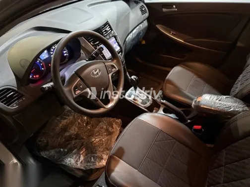 هيونداي اكسنت 2025 فضي مستعملة للبيع - 8