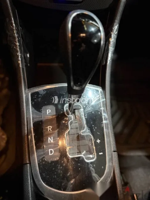 هيونداي اكسنت 2025 فضي مستعملة للبيع - 9