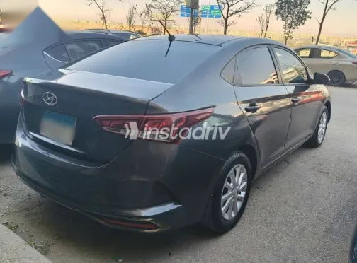 هيونداي اكسنت 2021 رمادي مستعملة للبيع - 1