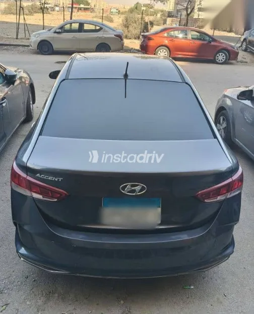 هيونداي اكسنت 2021 رمادي مستعملة للبيع - 9