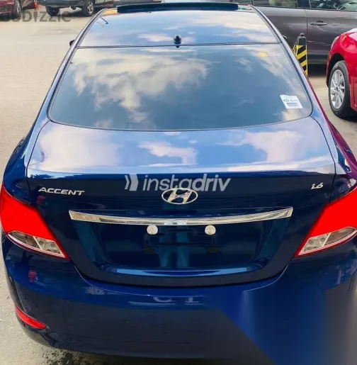 هيونداي اكسنت 2026 أزرق غامق جديدة للبيع - 3