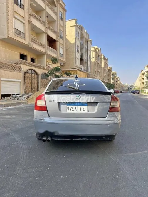 سكودا اوكتافيا A5 2006 رمادي غامق مستعملة للبيع - 1