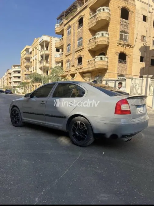 سكودا اوكتافيا A5 2006 رمادي غامق مستعملة للبيع - 2