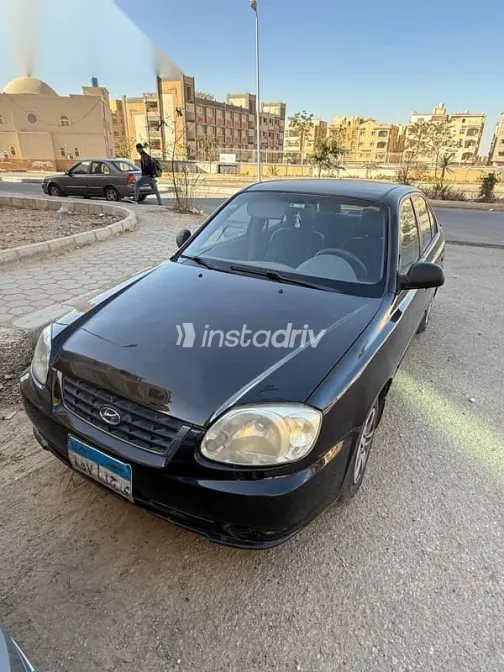هيونداي فيرنا 2010 أسود مستعملة للبيع - 2