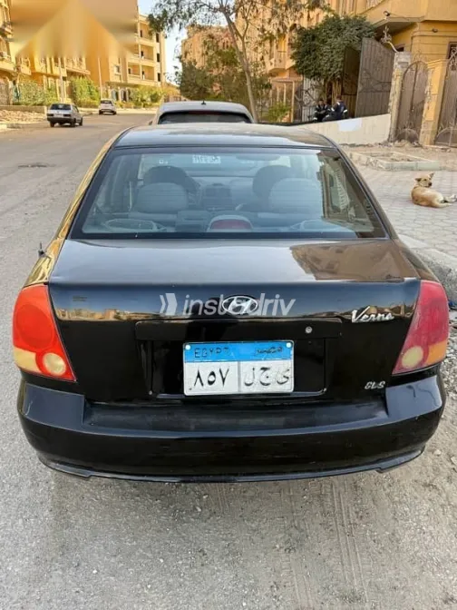 هيونداي فيرنا 2010 أسود مستعملة للبيع - 4