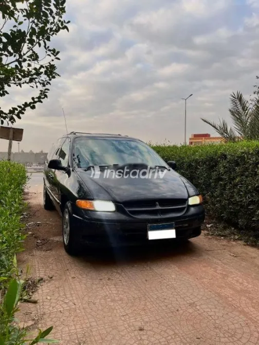 كرايسلر فويجر 1998 أسود مستعملة للبيع - 1