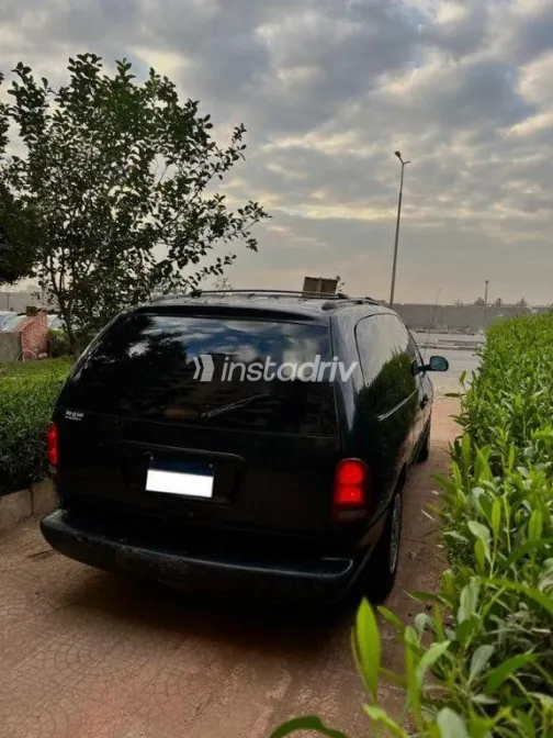 كرايسلر فويجر 1998 أسود مستعملة للبيع - 2