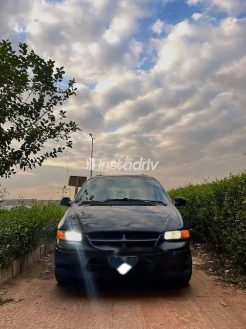 كرايسلر فويجر 1998 أسود مستعملة للبيع - 3