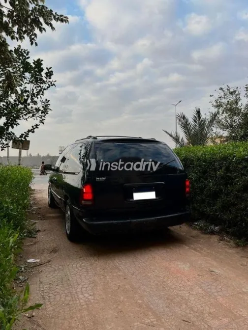 كرايسلر فويجر 1998 أسود مستعملة للبيع - 5