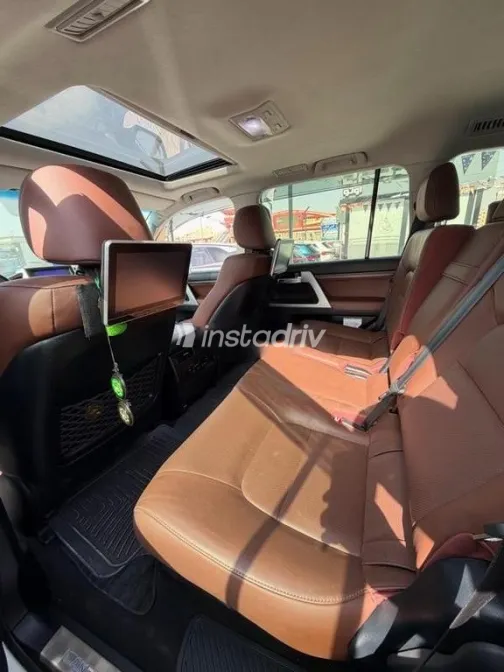 تويوتا لاند كروزر 2021 أبيض مستعملة للبيع - 2