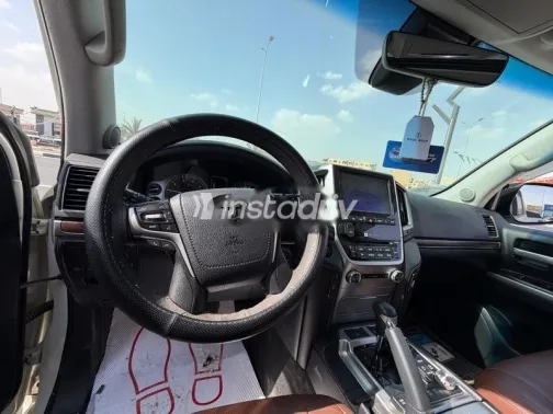 تويوتا لاند كروزر 2021 أبيض مستعملة للبيع - 4