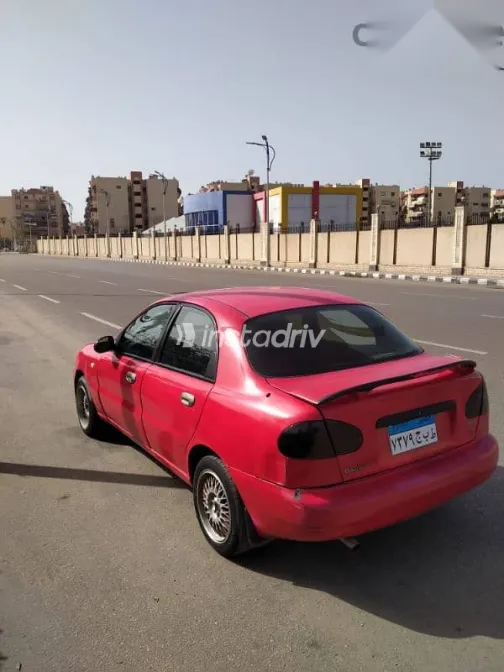 دايو لانوس 2000 أحمر مستعملة للبيع - 1